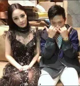 娱乐吃瓜群众明星,吃瓜群众揭秘明星幕后故事